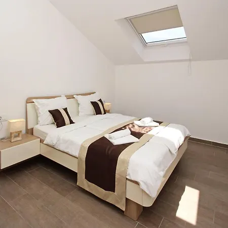 Smojver Stipe 4* Baška