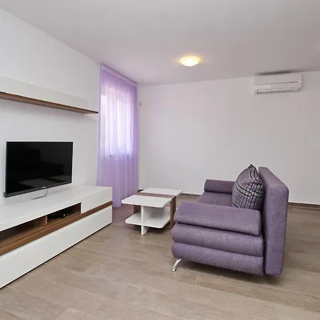 Smojver Stipe 4* Baška