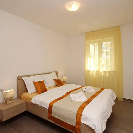 Smojver Stipe 4* Baška