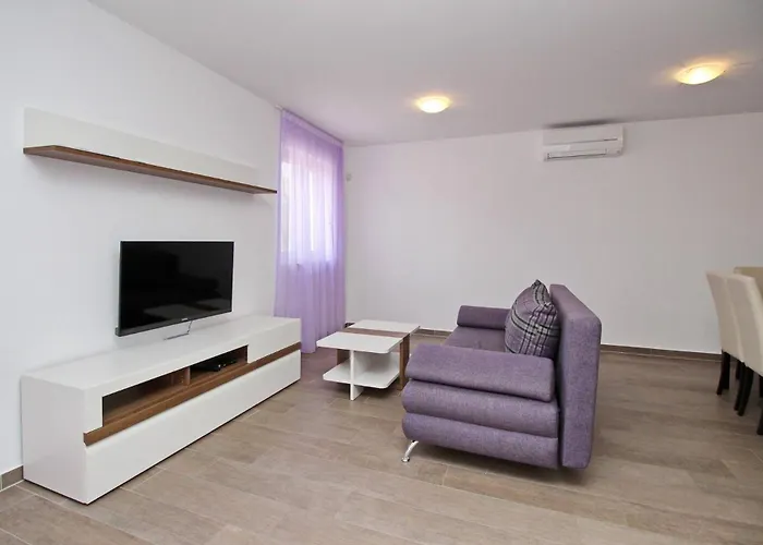 Smojver Stipe 3* Baška