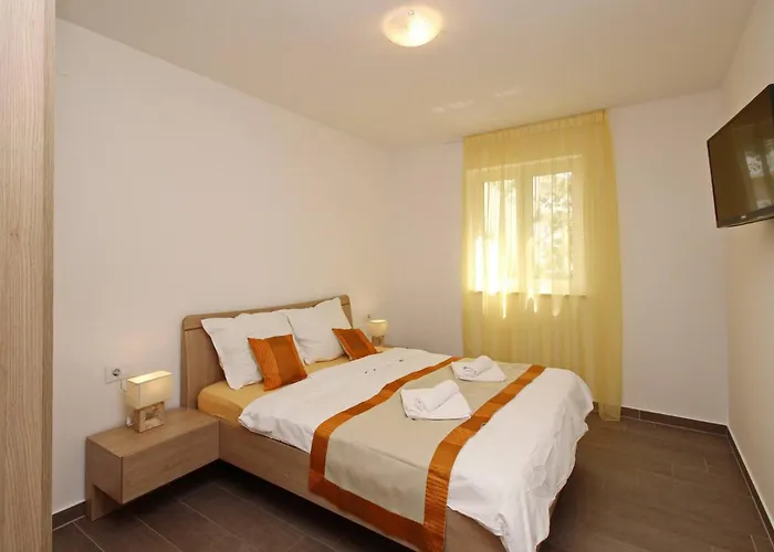 Smojver Stipe 3* Baška